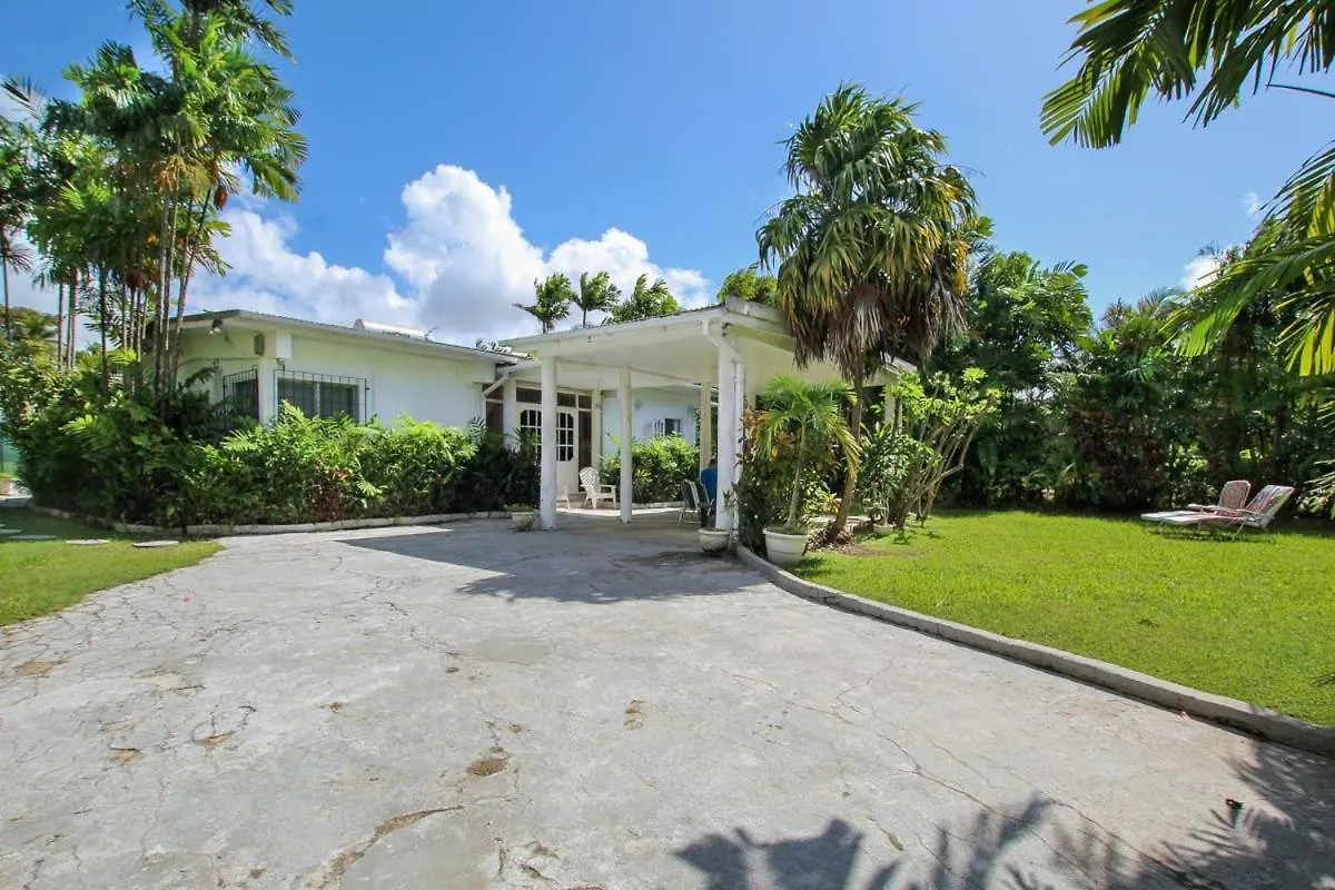 Holiday home 2 Minute Walk To Beach & Pool - Casual 2-Bed House Home Saint James