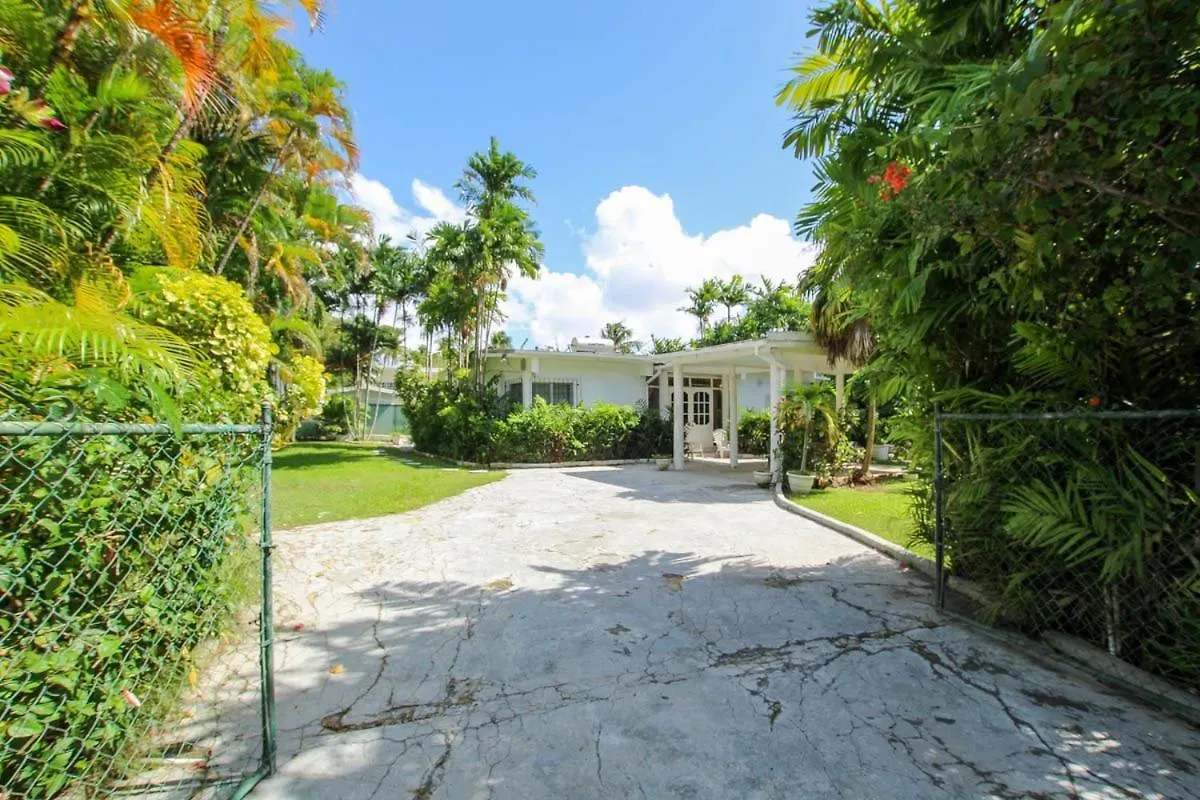 2 Minute Walk To Beach & Pool - Casual 2-Bed House Home Saint James Barbados