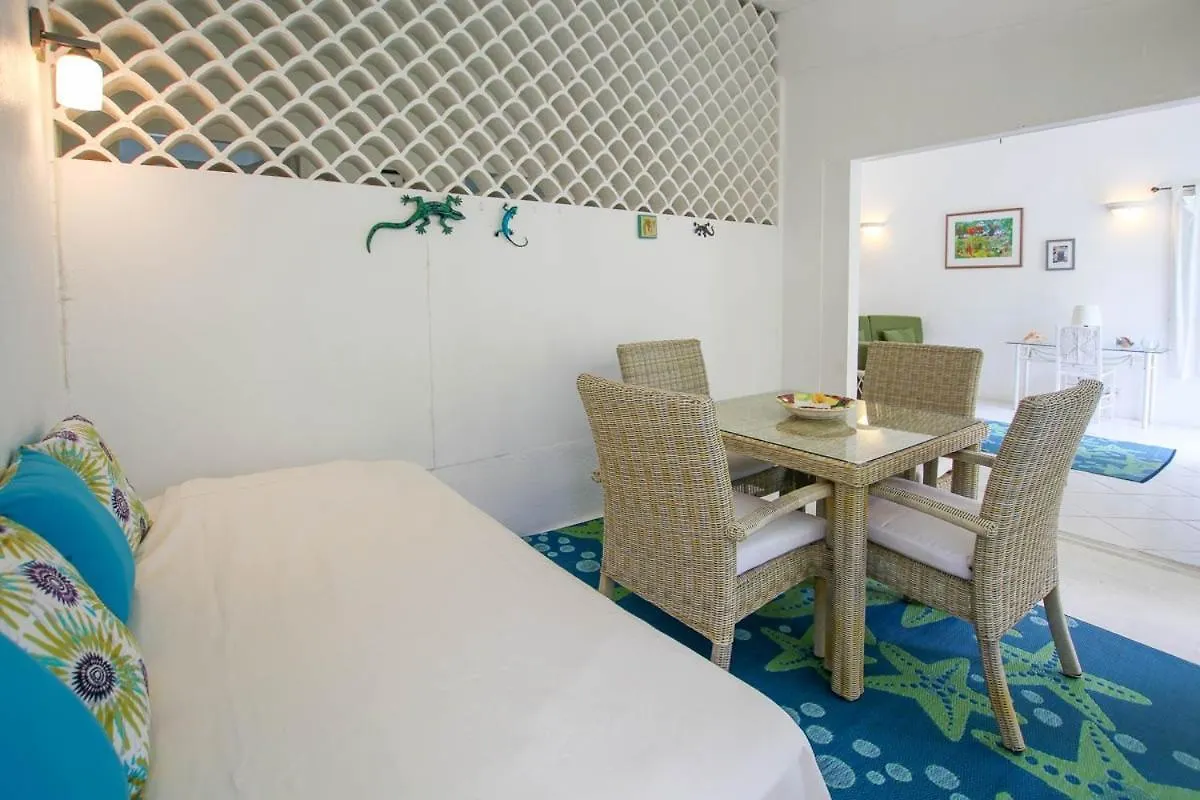 Holiday home 2 Minute Walk To Beach & Pool - Casual 2-Bed House Home Saint James