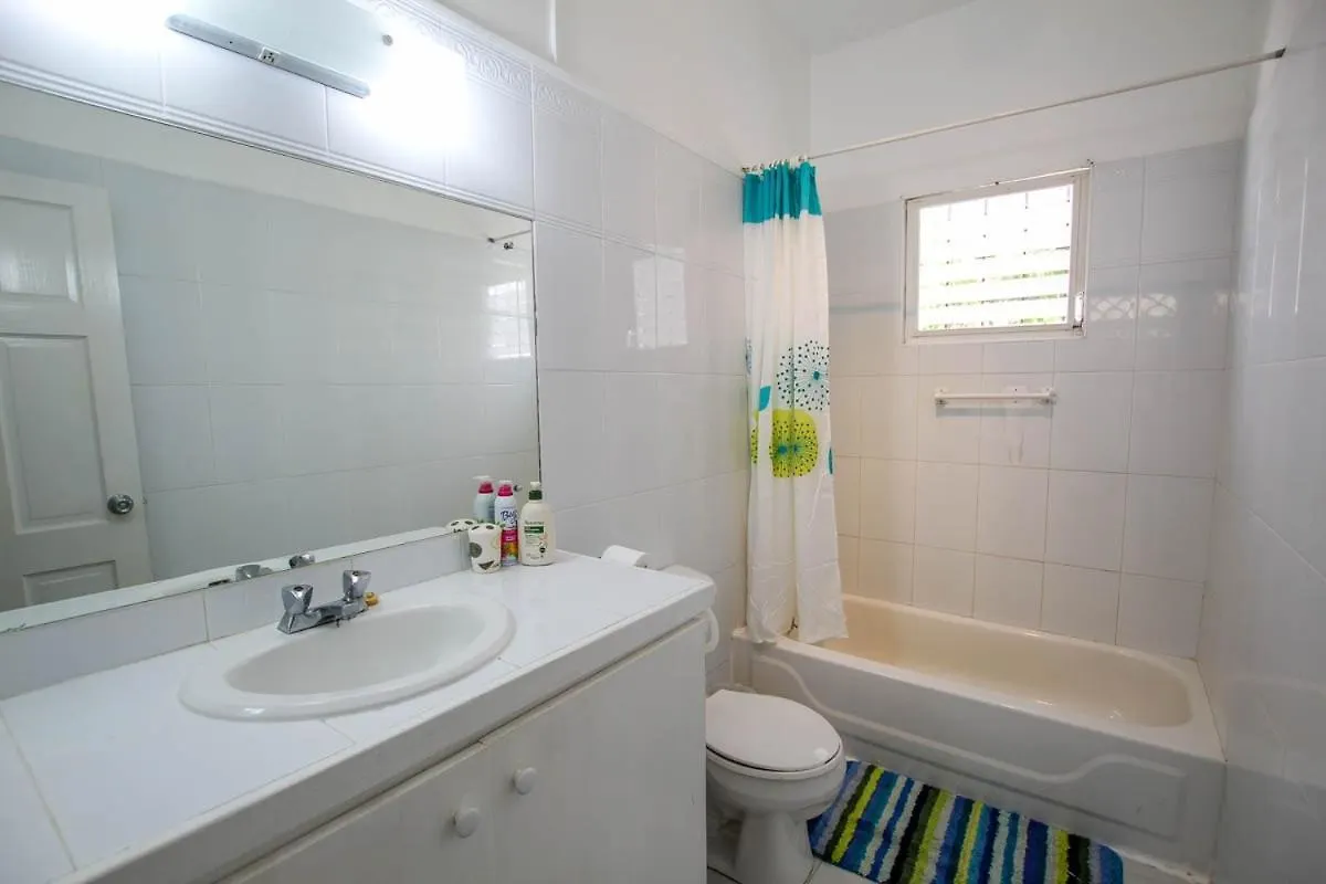 2 Minute Walk To Beach & Pool - Casual 2-Bed House Home Saint James 0*,  Barbados