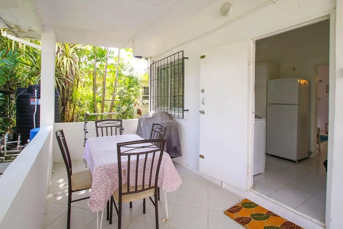 2 Minute Walk To Beach & Pool - Casual 2-Bed House Home Saint James
