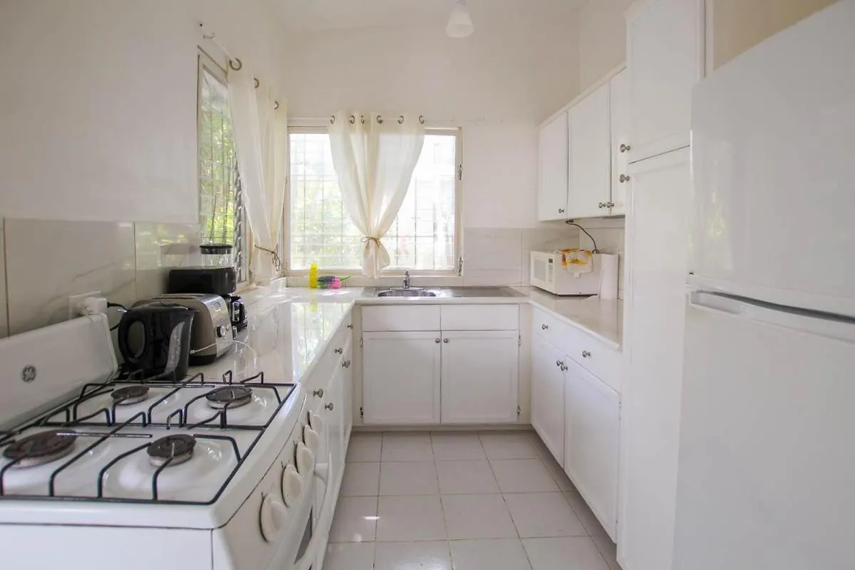 2 Minute Walk To Beach & Pool - Casual 2-Bed House Home Saint James Holiday home